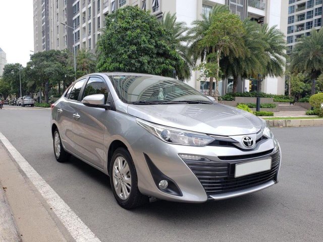 Cần bán lại xe Toyota Vios đời 2019, màu bạc0