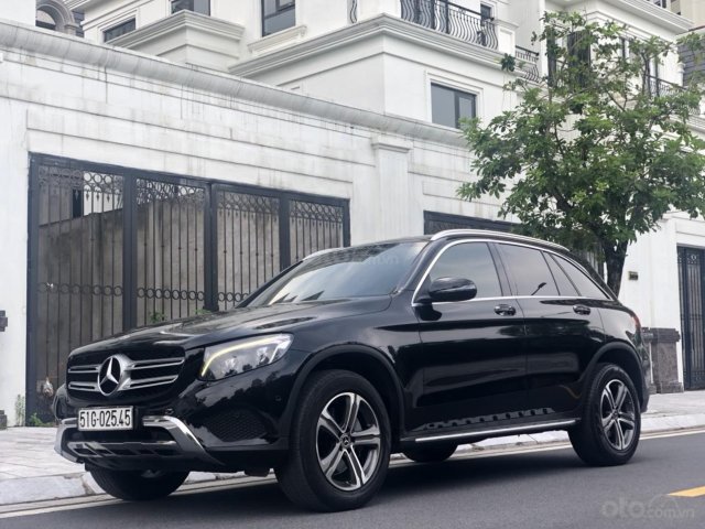 Cần bán gấp Mercedes đk 2018, xe một chủ0