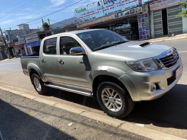 Bán ô tô Toyota Hilux đời 2013, màu bạc, xe nhập còn mới, 410 triệu