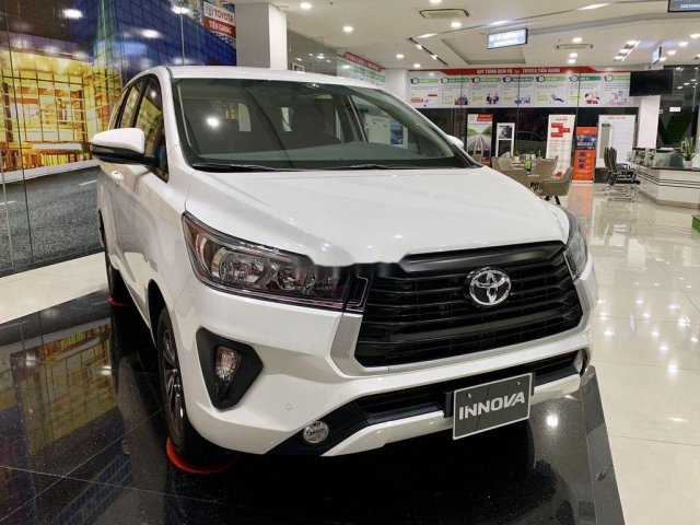 Cần bán xe Toyota Innova năm sản xuất 2021, màu trắng