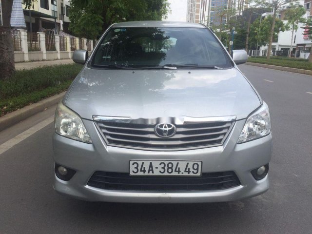 Cần bán xe Toyota Innova năm 2013 còn mới giá cạnh tranh