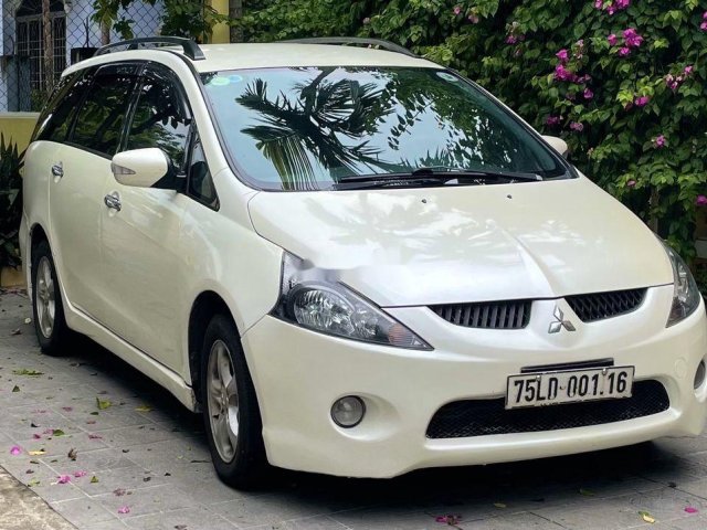 Bán Mitsubishi Grandis đời 2005, màu trắng chính chủ, giá tốt