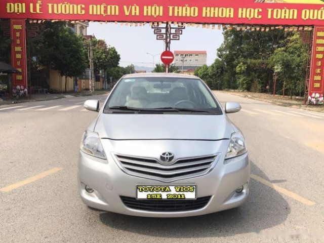 Cần bán xe Toyota Vios 1.5E sản xuất 2011, màu bạc, 290tr