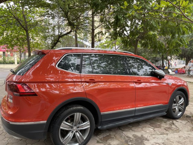 Volkswagen Tiguan Allspace màu cam