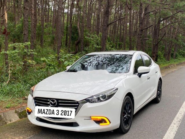 Cần bán gấp Mazda 3 đời 2017, màu trắng còn mới