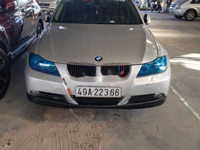 Cần bán xe BMW 320i sản xuất năm 2009 còn mới0