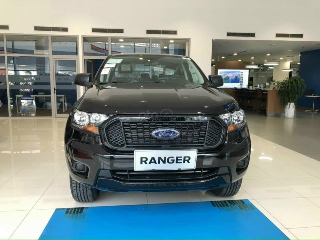 Bán Ford Ranger 2 cầu số sàn, 2021, đủ màu, giảm tiền mặt, hỗ trợ vay 80% giá xe, 140 triệu nhận xe. Lh hotline