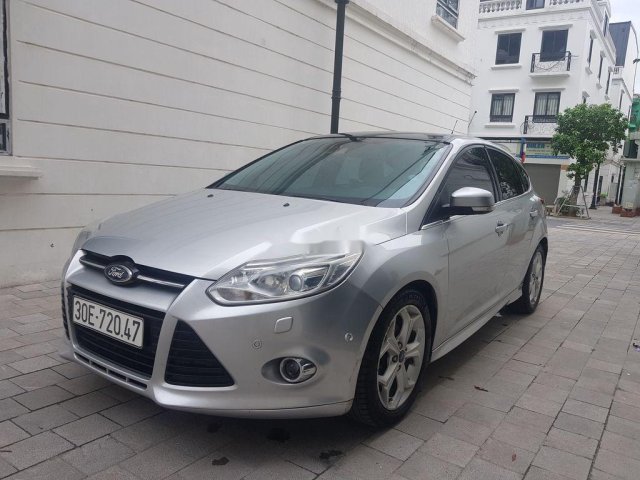 Bán Ford Focus đời 2015, màu bạc chính chủ