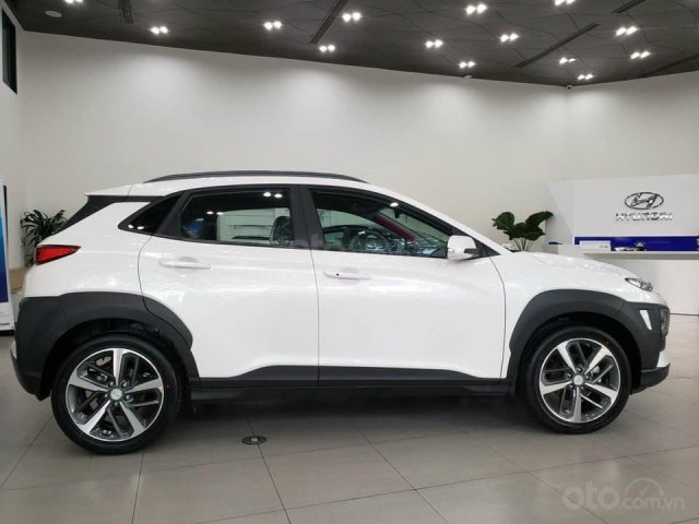 Bán xe Hyundai Kona sản xuất 2021, màu trắng