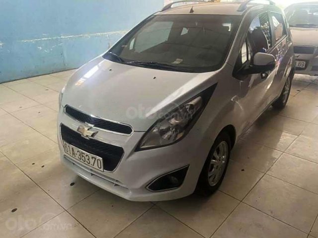 Cần bán lại xe Chevrolet Spark LT 1.2 MT sản xuất 2017, màu trắng  