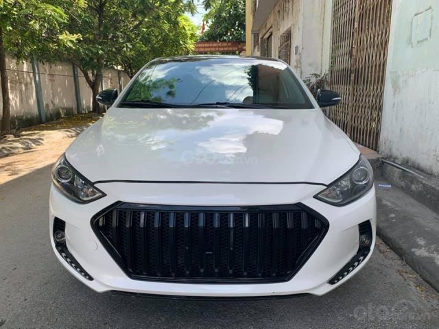 Bán ô tô Hyundai Elantra 2018, màu trắng như mới0