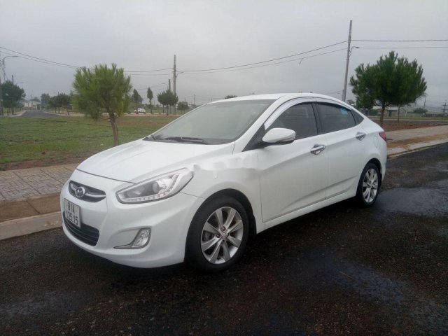 Bán xe Hyundai Accent đời 2017, màu trắng, nhập khẩu chính chủ0