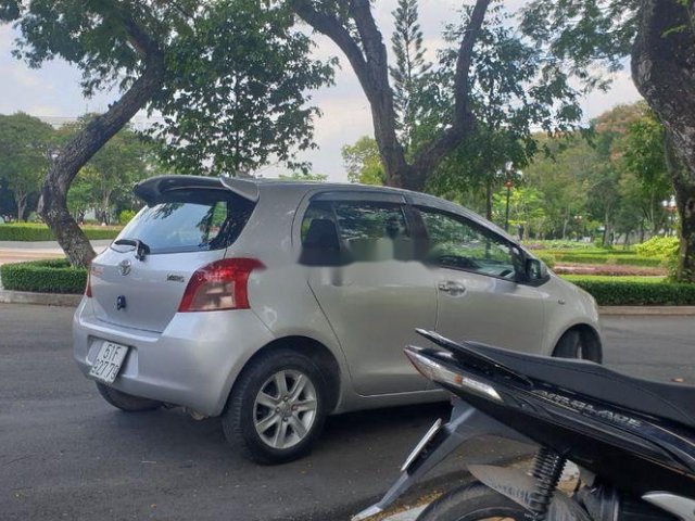 Cần bán Toyota Yaris đời 2008, màu bạc chính chủ