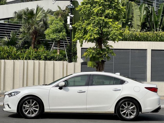 Cần bán lại xe Mazda 6 2.0 AT 2016, màu trắng chính chủ0