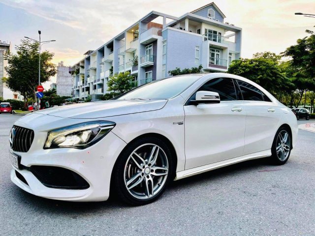 Bán Mercedes sản xuất 2018, màu đen số tự động