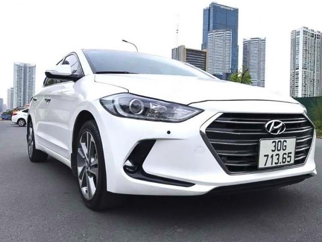 Bán Hyundai Elantra 2.0 sản xuất năm 2016, màu trắng còn mới, giá 530tr