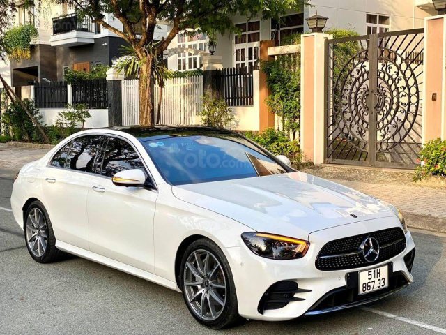 Cần bán xe Mercedes E300 AMG bản Facelift 2021, màu trắng, xe nhập0