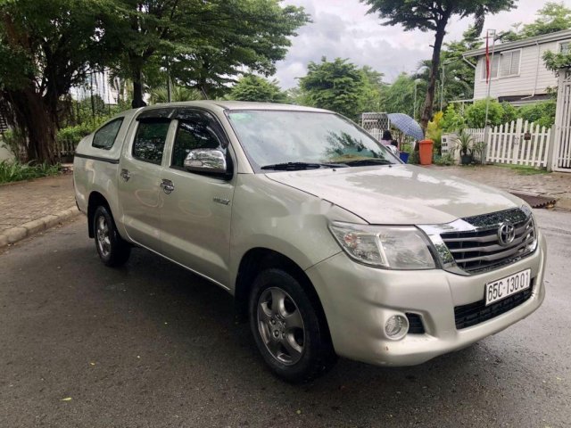 Cần bán gấp Toyota Hilux sản xuất 2012, xe nhập còn mới, giá tốt0