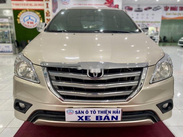 Cần bán gấp Toyota Innova năm sản xuất 2014 còn mới giá cạnh tranh