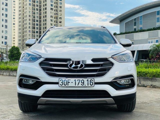 Cần bán xe Hyundai Santa Fe năm sản xuất 2018, màu trắng còn mới0