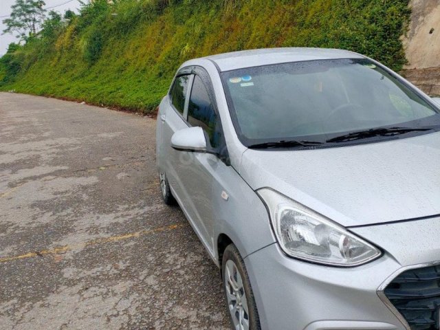 Cần bán xe Hyundai Grand i10 sản xuất năm 2017, màu bạc giá cạnh tranh