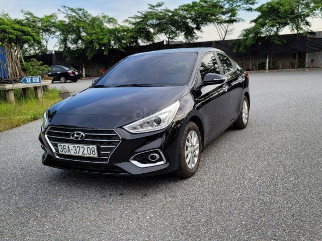 Cần bán Hyundai Accent năm sản xuất 2018, màu bạc