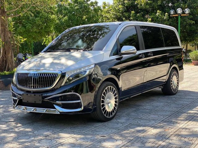 Cần bán nhanh chiếc Mercedes V250 sản xuất 2017, giá ưu đãi0