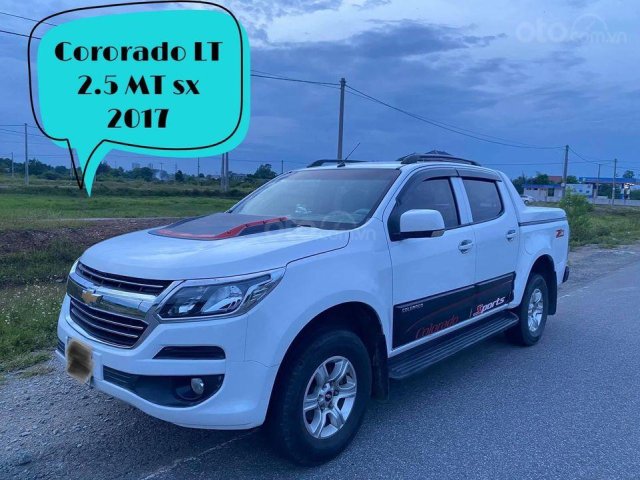 Cần bán xe Chevrolet Colorado 2.5MT sản xuất năm 2017, màu trắng