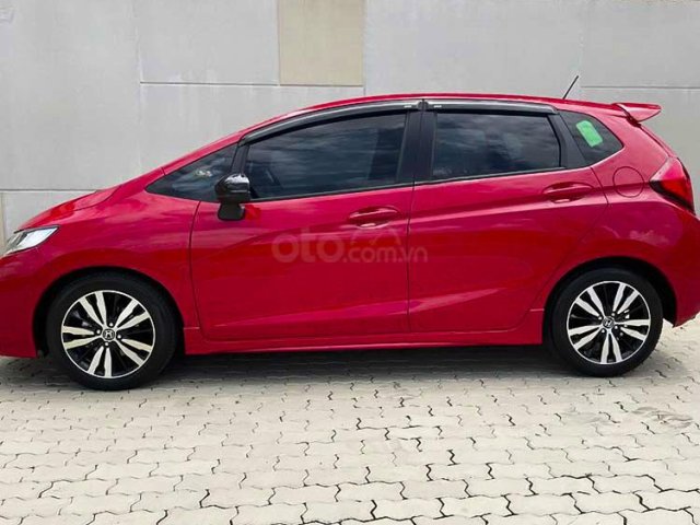 Cần bán lại xe Honda Jazz RS đời 2018, màu đỏ còn mới