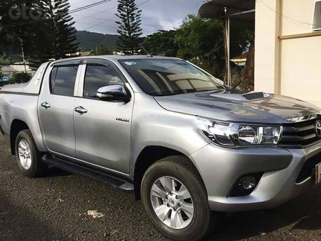 Cần bán xe Toyota Hilux 2.4E 4x2 MT sản xuất 2016, màu bạc, nhập khẩu nguyên chiếc còn mới, giá tốt