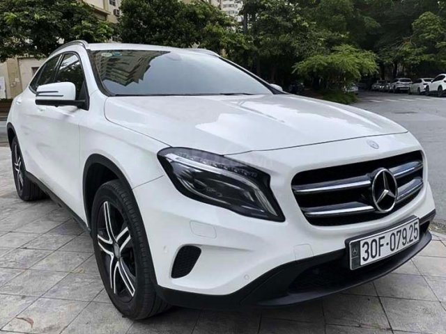 Bán xe Mercedes GLA 200 đời 2014, màu trắng, nhập khẩu còn mới, giá chỉ 789 triệu