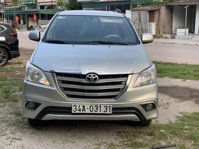 Bán xe Toyota Innova đời 2014, màu bạc số sàn, 388tr0