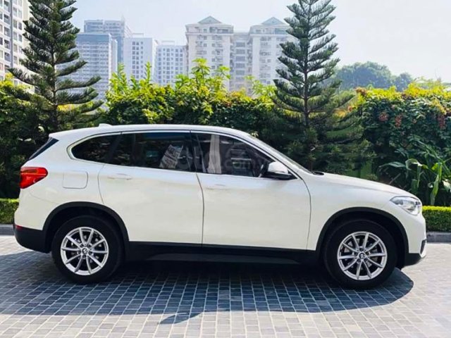 Cần bán BMW X1 sDrive18i 2016, màu trắng, nhập khẩu còn mới