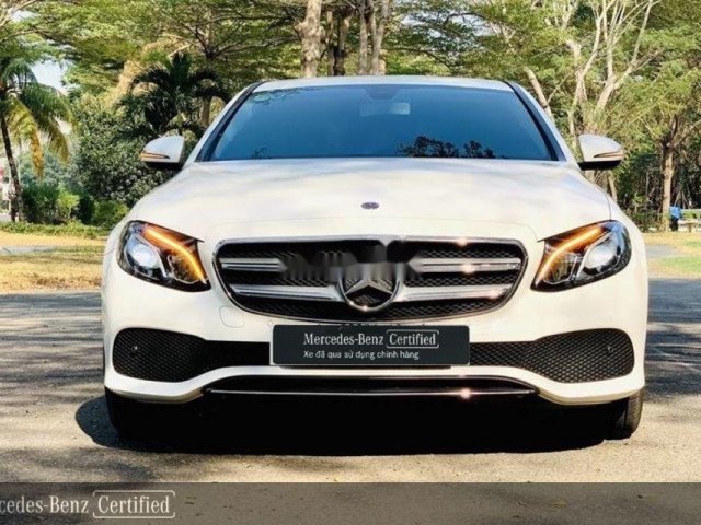 Cần bán xe Mercedes E180 đời 2021, màu trắng còn mới