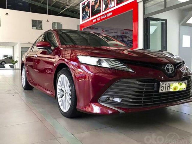 Bán ô tô Toyota Camry 2.5Q đời 2019, màu đỏ chính chủ