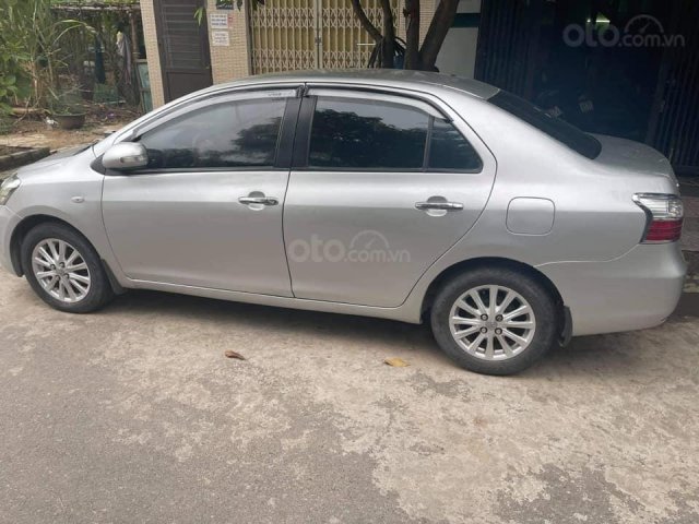 Cần bán xe Toyota Vios 2010, màu bạc xe gia đình, giá 215tr