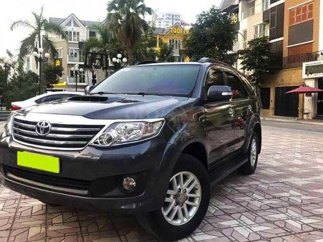 Bán Toyota Fortuner 2.5G MT đời 2014, màu xám còn mới