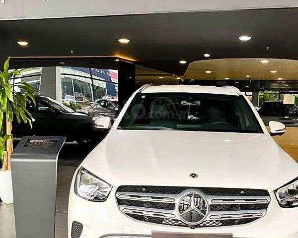 Cần bán Mercedes GLC 200 đời 2021, màu trắng