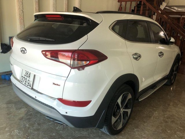 Bán Hyundai Tucson năm 2018, màu trắng còn mới