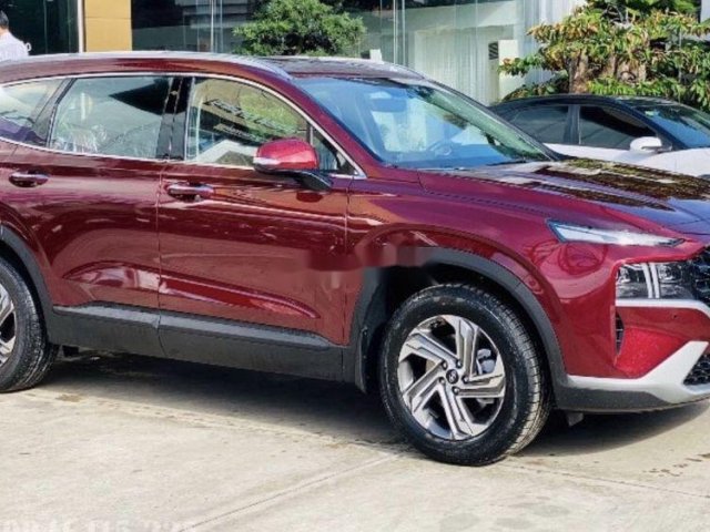 Cần bán xe Hyundai Santa Fe năm 2021, màu đỏ0