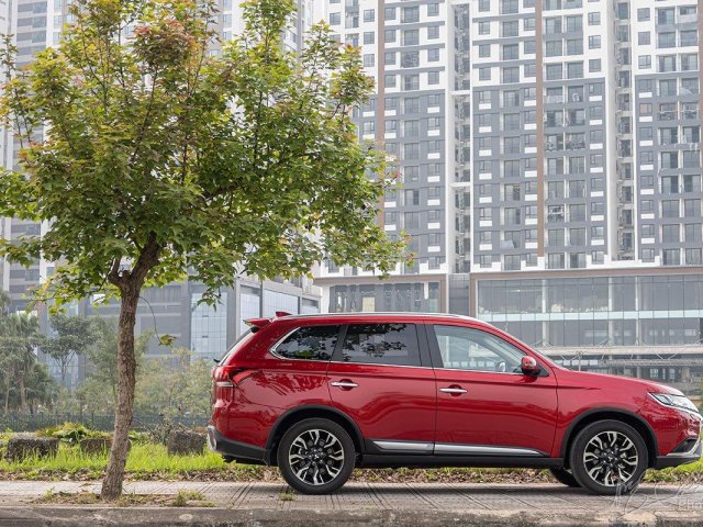 Bán xe Mitsubishi Outlander 2020 đời 2020, màu đỏ, giá chỉ 950 triệu