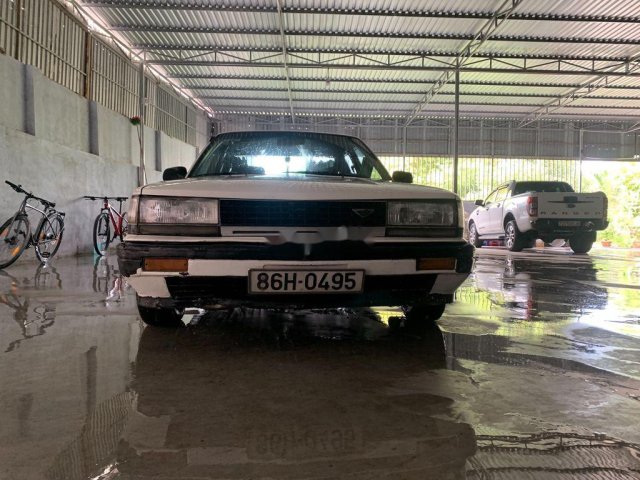 Bán Nissan Bluebird đời 1986, màu trắng chính chủ, 23 triệu