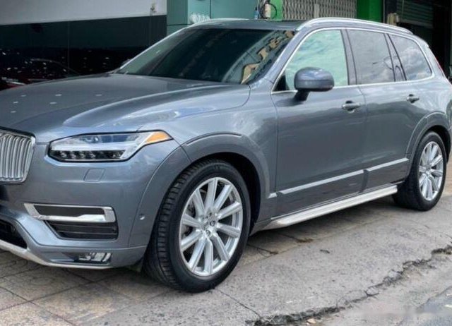 Cần bán lại xe Volvo XC90 sản xuất năm 2017, màu xám như mới