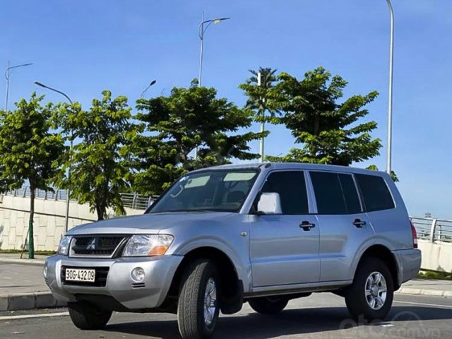 Bán Mitsubishi Pajero đời 2005, màu bạc, xe nhập còn mới