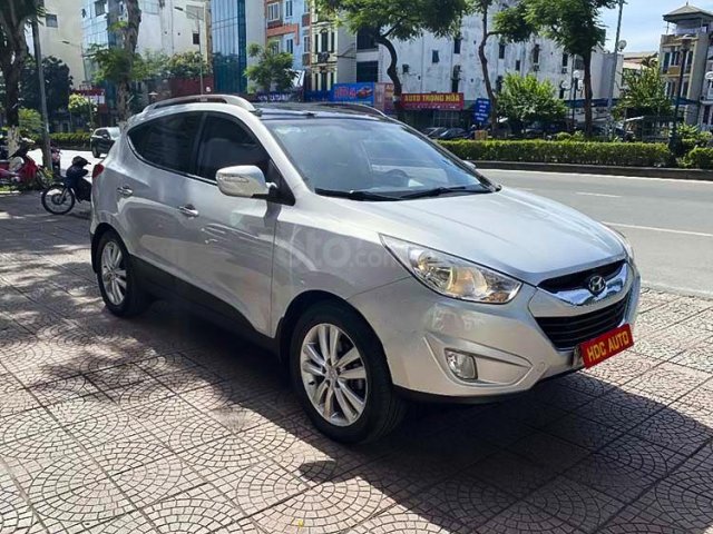 Bán xe Hyundai Tucson 2.0 2011, màu bạc, xe nhập còn mới 