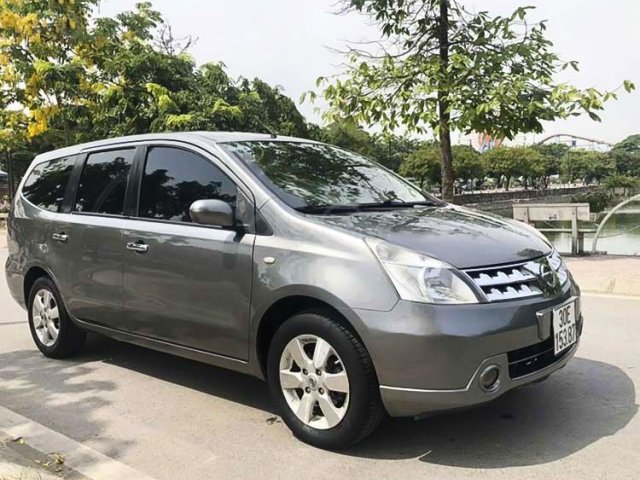 Bán Nissan Grand livina sản xuất năm 2010, màu xanh lam  