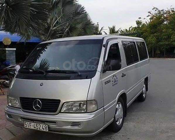 Cần bán xe Mercedes MB100 năm 2002, màu bạc xe gia đình