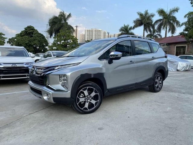 Bán Mitsubishi Xpander Cross đời 2021, màu bạc, xe nhập