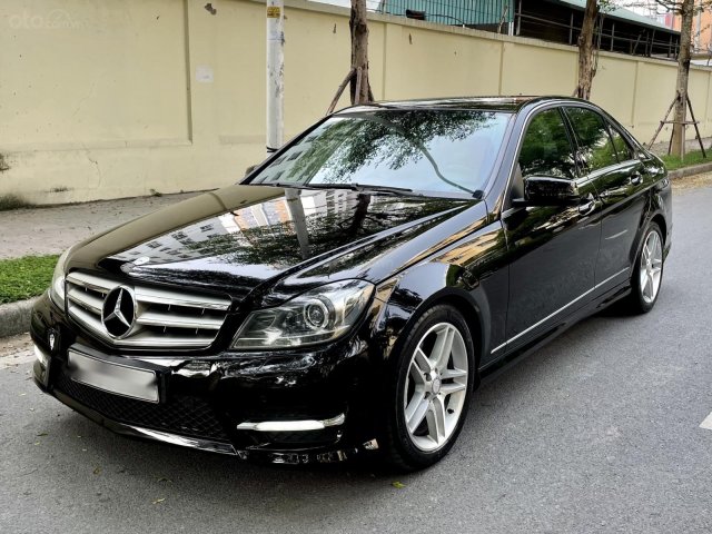 Cần bán xe Mercedes C300 AMG 2012, màu đen, giá 595tr0