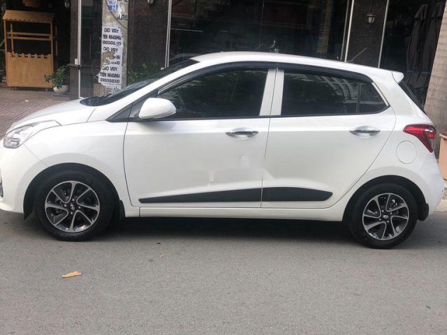 Bán xe Hyundai Grand i10 năm sản xuất 2020, màu kem (be) 